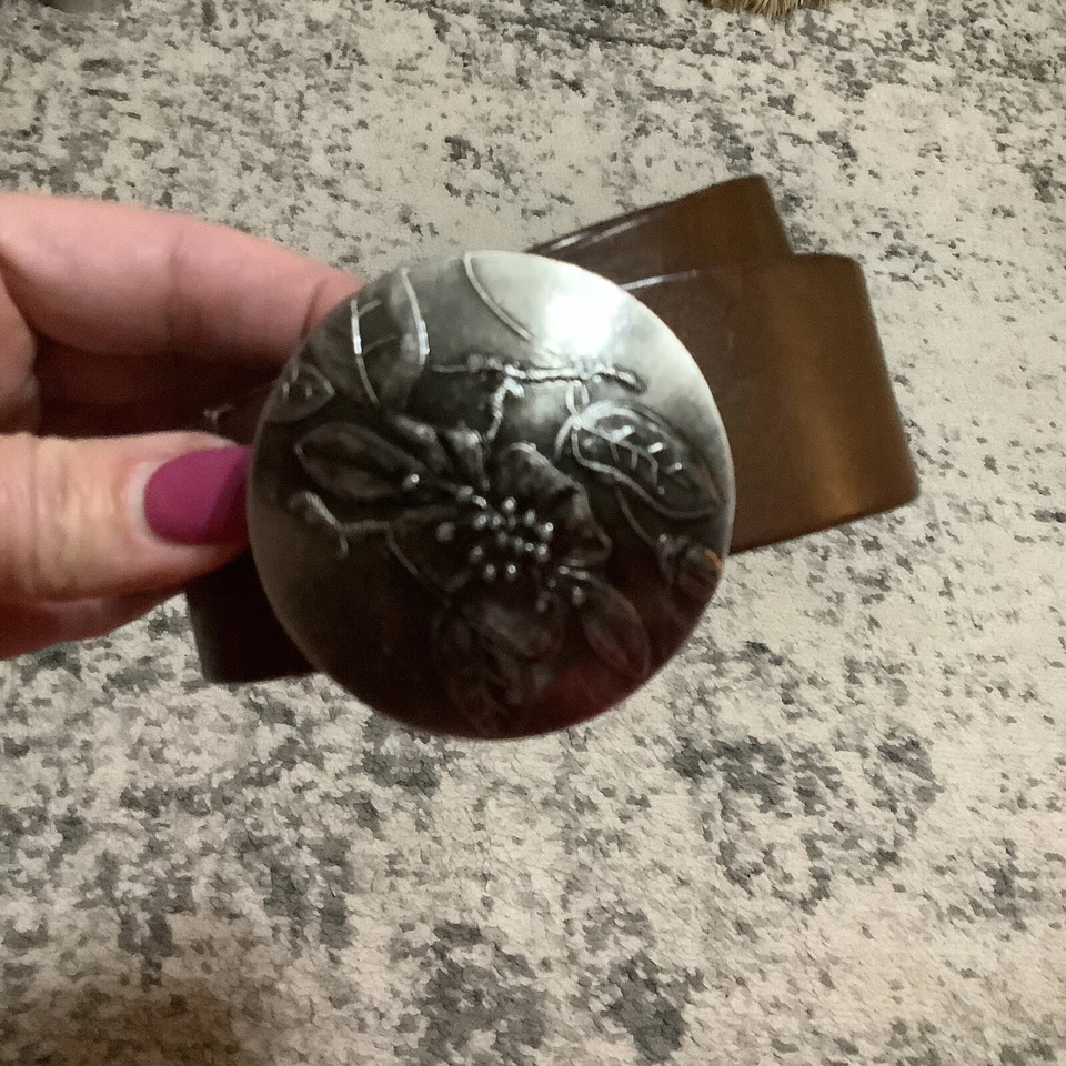 J. Crew 正品棕色皮革腰带带花卉圆形金属扣,尺寸 M — 第 2/4 张图片