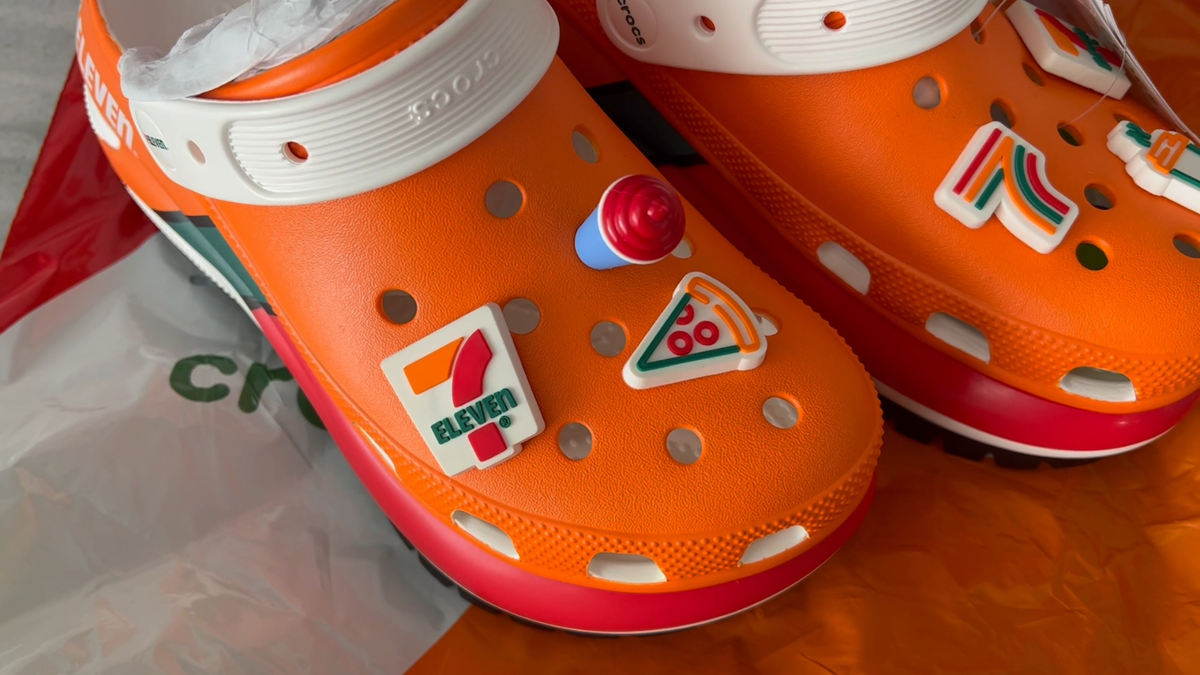 靴 MEGA CRUSH CLOG crocs Amazon.com | Crocs Unisex Mega Crush Clog Almond Tint/Multi