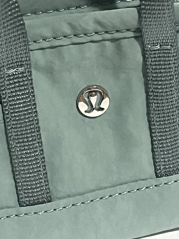Lululemon Daily Multi Bolsillo Nano Mini Bolso de Mano Clip Agotado Monedero Llave Foto 3 de 4