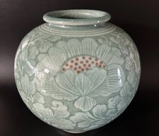 KOREAN CELADON CRACKLE GLAZE ROUND JAR/VASE SIGNED
