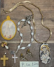 Religion, Religious— religious lot of Seven Items Pendants & Pins  Lot -P.Lu.120