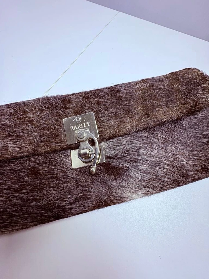 Cartera sin asas de cuero de vaca marrón y blanco Rarity - Hecha a mano en Ciudad del Cabo Foto 3 de 4