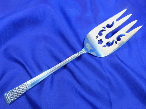 LUNT COLUMBINE STERLING SILVER COLD MEAT SERVING FORK - EXCELLENT CONDITION