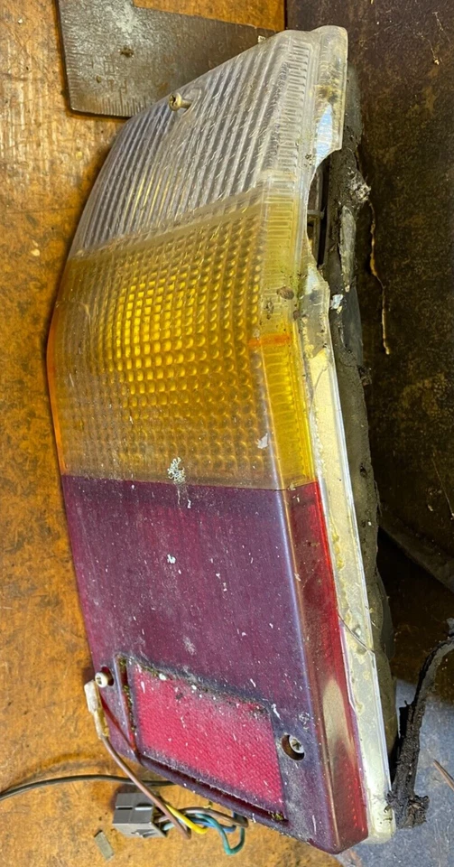 Lente de luz trasera derecha Peugeot 504 Station Wagon - lado del conductor (izquierdo) 1975-1982 Foto 2 de 4