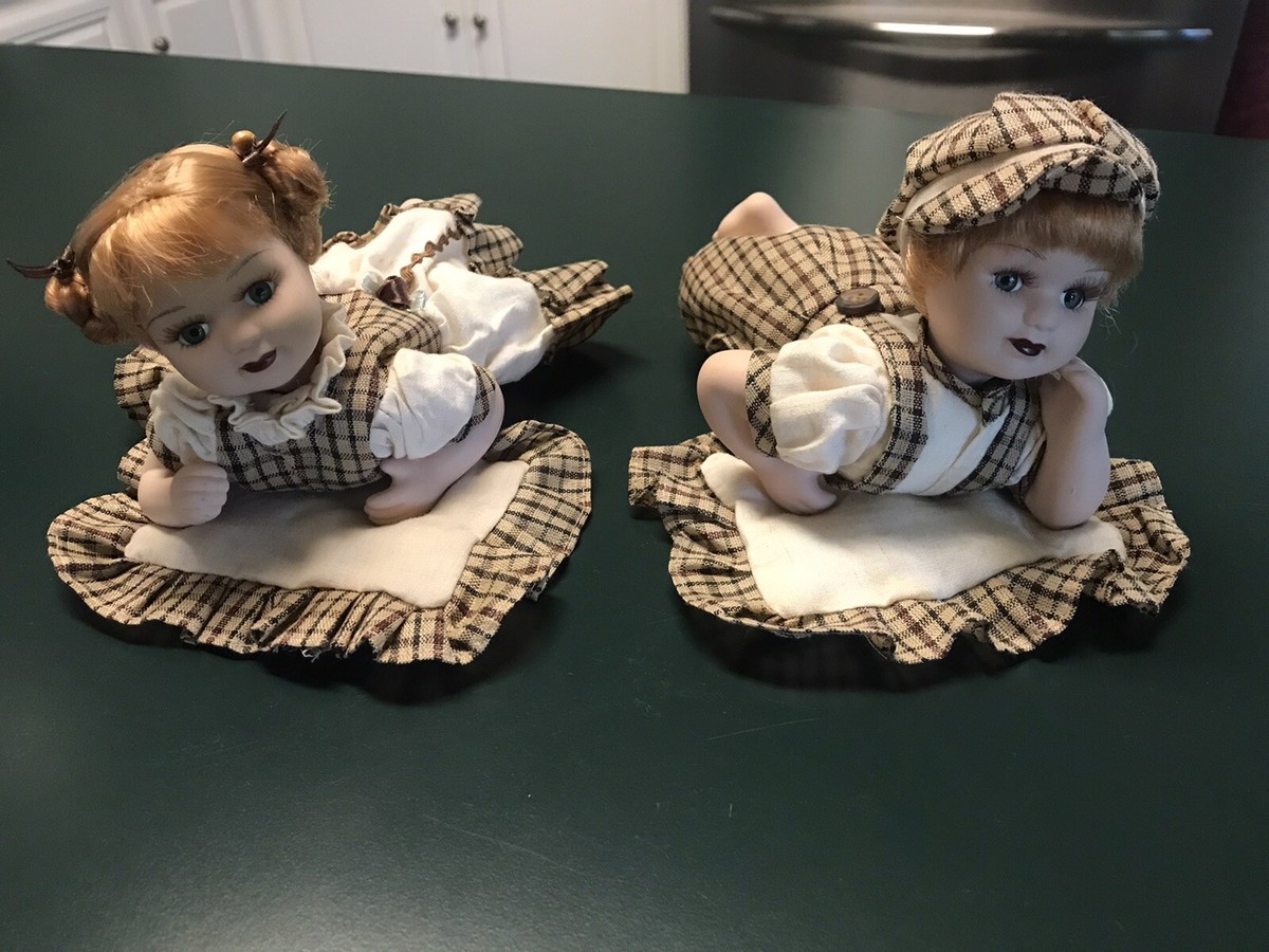 Vintage Porcelain Dolls Boy And Girl Laying On Pillows 8