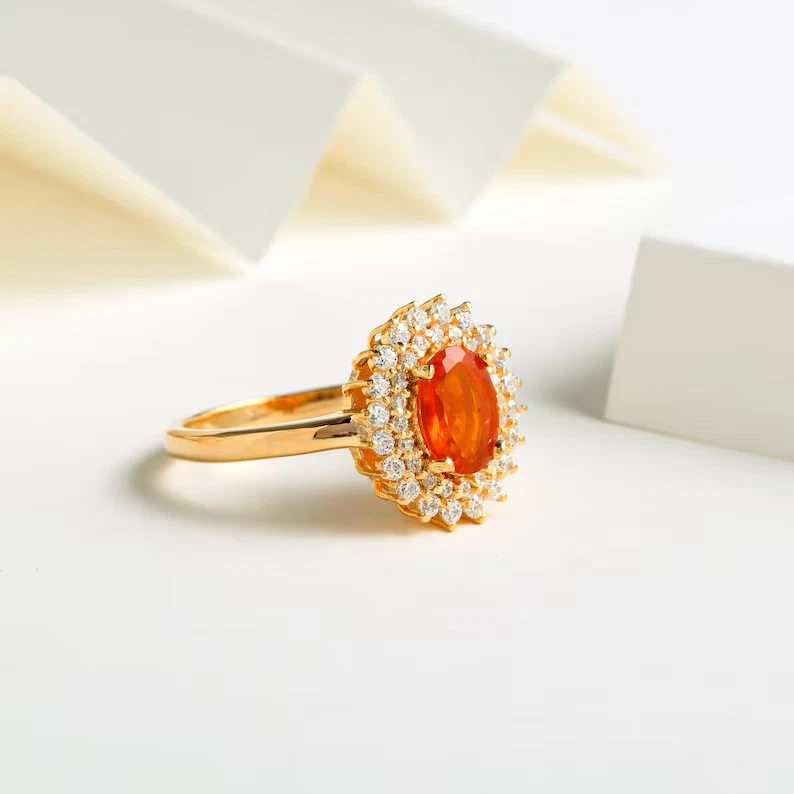Anillo de ópalo de fuego mexicano Sunburst en oro amarillo macizo de 10K, anillo con halo de ópalo de fuego Foto 3 de 4