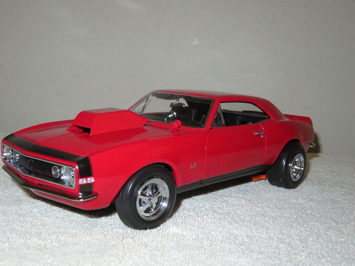 1967 CHEVY CAMARO SS AUTHENTICS ERTL 1:18 OPENING DOORS HOOD