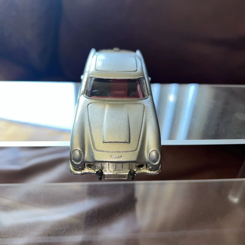 Corgi James Bond 007 Aston Martin DB5 Plateado Hecho en GT Gran Bretaña 1:43 Bonito Raro Foto 2 de 4