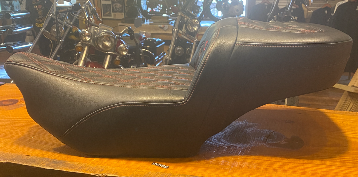 Saddlemen Roadsofa Red Lattice Extended Seat & Backrest 2023-2025