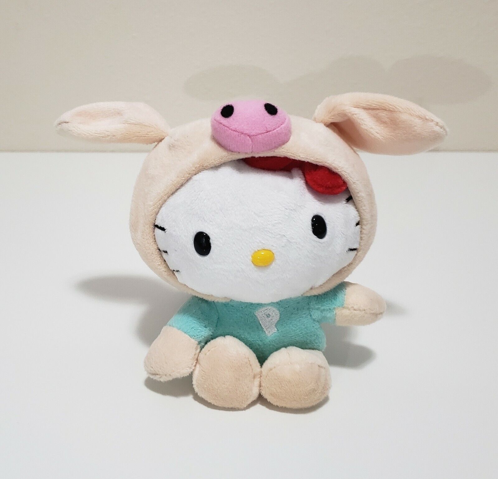 Pelúcia Hello Kitty tamanho S Sanrio Personagens (9cm) deitada – Pig Rabbit  Shop