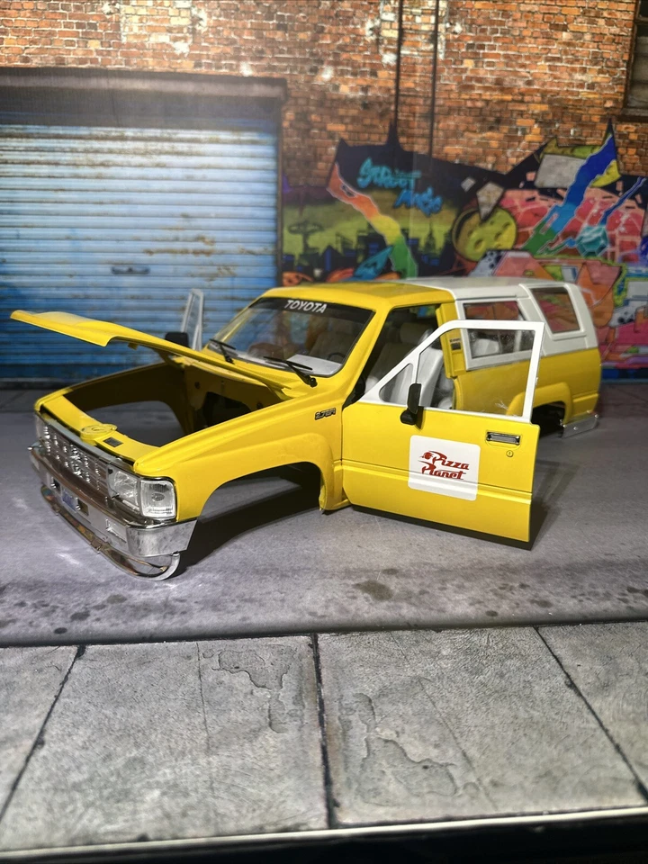 RC4WD CUSTOM 1985 Toyota 4Runner Complete Toy Story Pizza Planet Style Body Only - Image 2 of 4