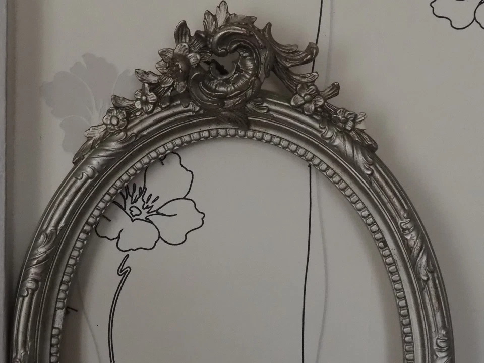 Cadre Ancien Ovale Bois argenté DLG Louis XV . Hauteur total 54 cm. Larg 37,5 cm - Photo 2/4