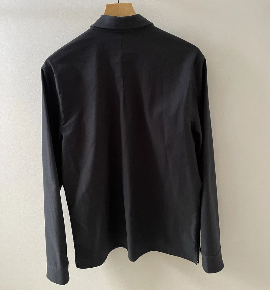 Lululemon Men's Long Sleeve Mens Dark Gray Button up Shirt Size Med - Image 4 of 4