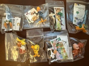 Looney Tunes Kinder Egg full set of 8 miniature Toys Bugs Bunny Speedy Gonzalez