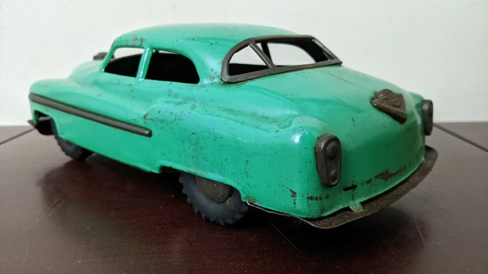 老式 1949 年锡摩擦凯迪拉克轿跑车金属绿色玩具车促销超罕见! — 第 3/4 张图片