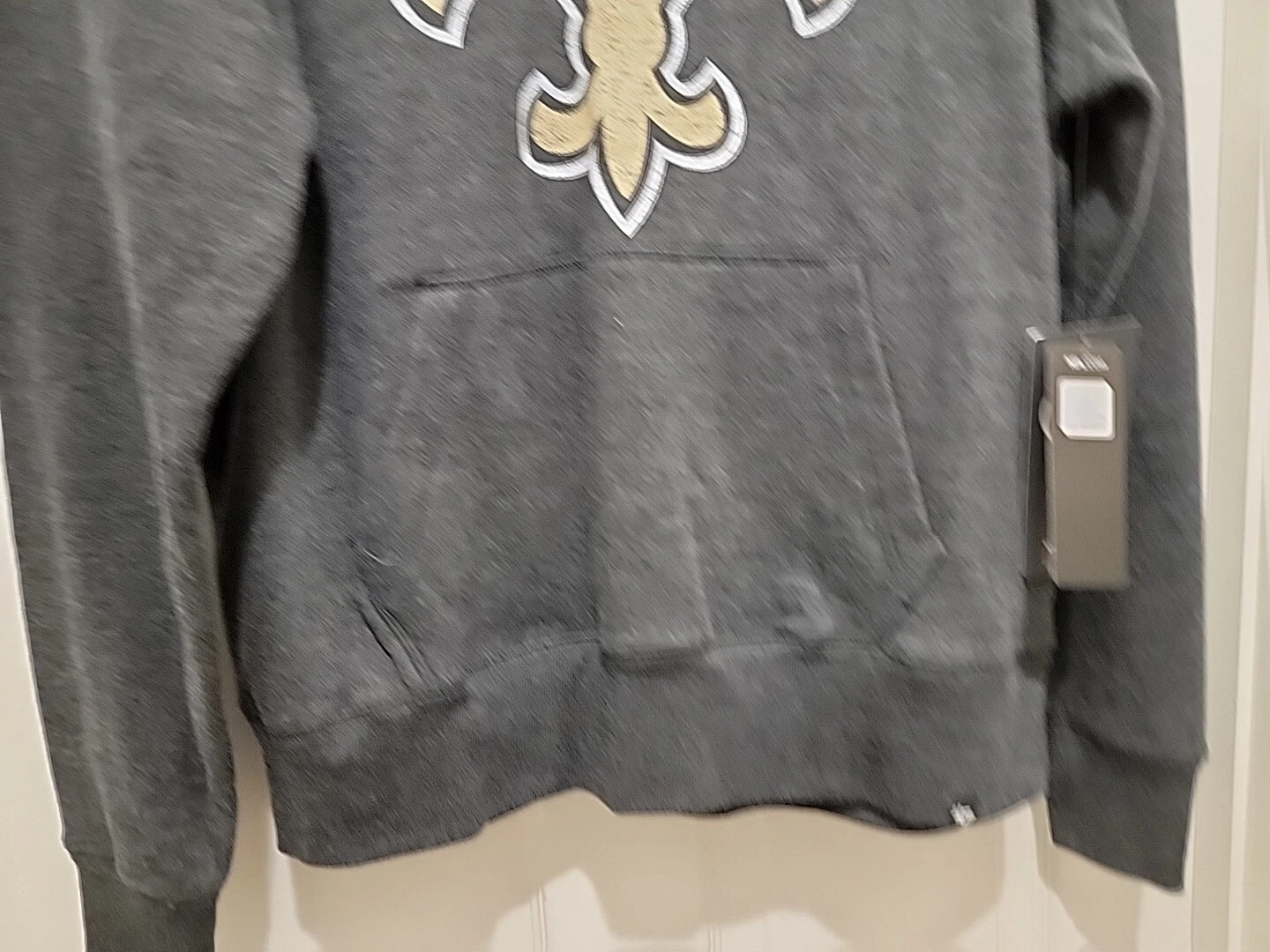 VETEMENTS Felpa con cappuccio New Orleans Saints GRANDE nuova con etichette di 47brand Team Apparel $85 BELLA con tasche