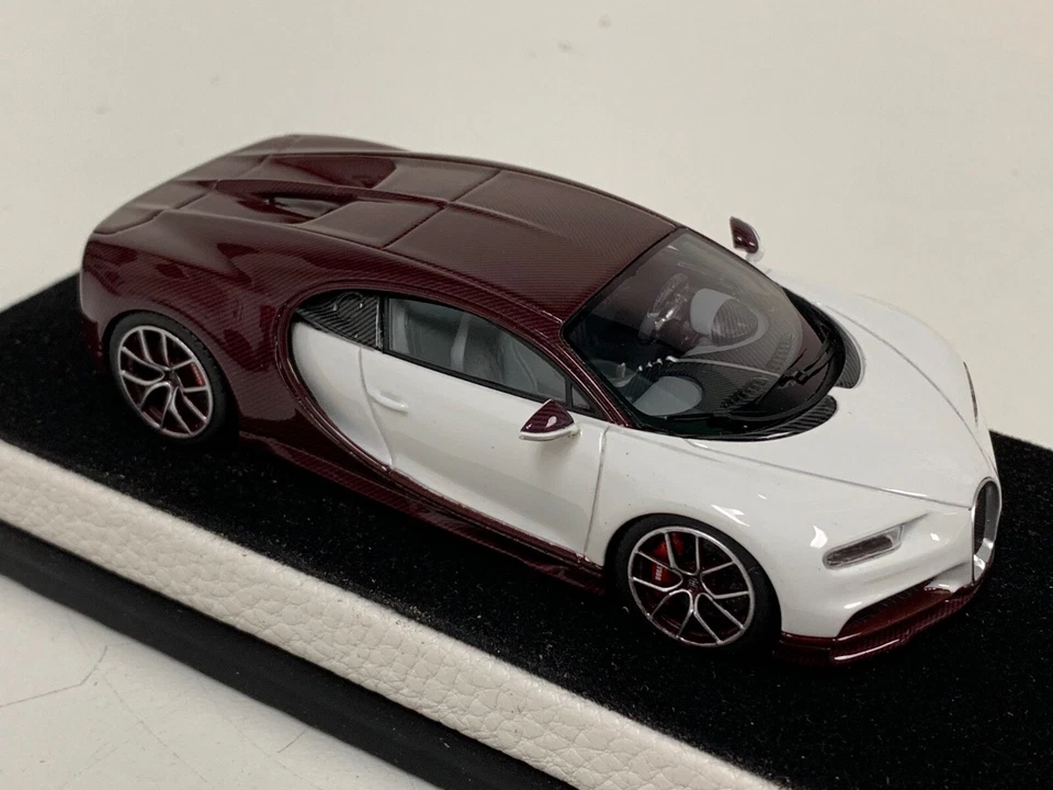 1/43 Looksmart Bugatti Chiron in White and Red Carbon on White  custom Base - Image 3 of 4