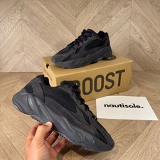 adidas Yeezy Boost 700 V2 Vanta UK9 - Excellent Condition ⚫️⚫️