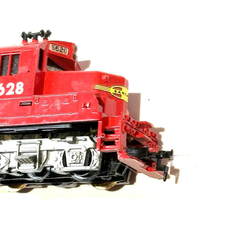 Tyco HO GP20 Diesel Locomotive, Santa Fe Train RR #5628 - Image 2 of 4