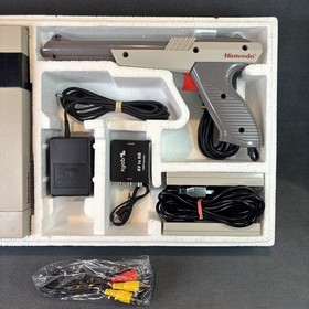 Juego de Acci&oacute;n Nintendo NES - Completo En Caja con Accesorios y Juego - Reacondicionado