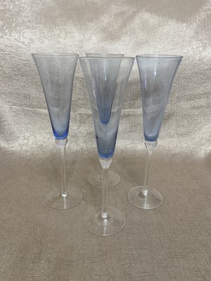 Set 4 elegante Langstiel Sektflöten Trompetenform Handarbeit klar blau Glas