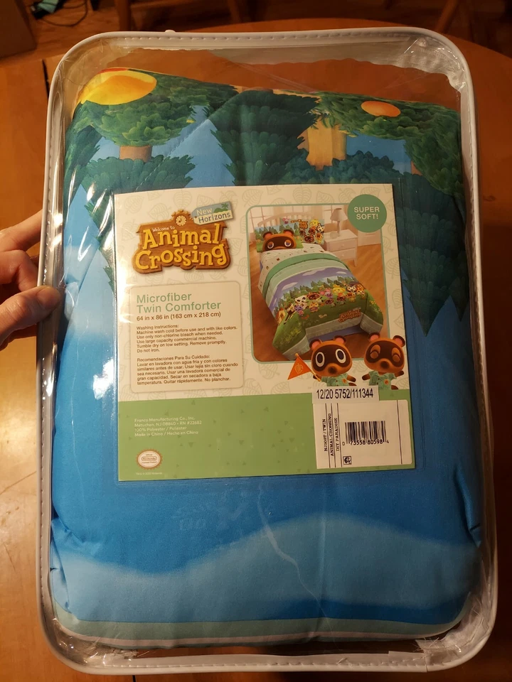 Animal Crossing New Horizons Microfiber Twin Bed Comforter Blanket 64 in x 86 in - Image 3 of 4