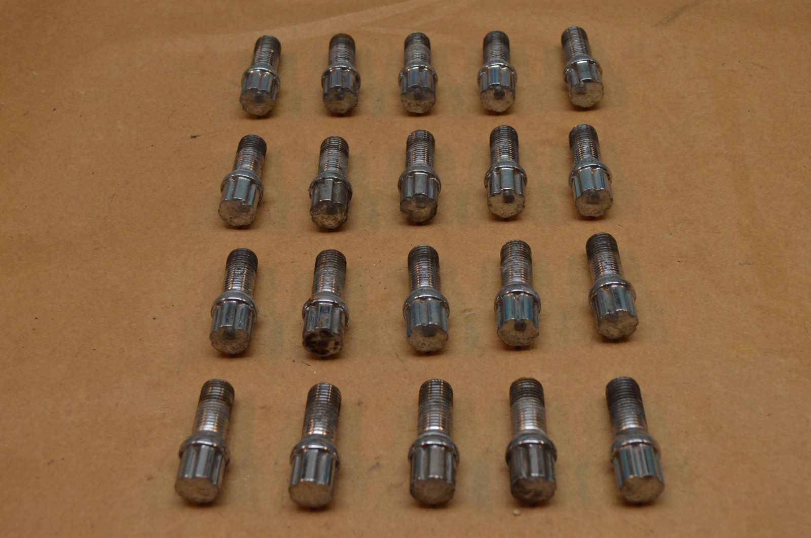 1013 W212 MERCEDES E63 E550 E350 WHEEL LUG NUT LUGNUTS LUG NUTS SET OF