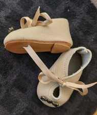 weiche beige Lederschuhe für
