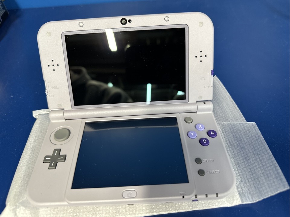 Nintendo New Nintendo 3DS XL SNES Edition Gray 4 GB Handheld Console