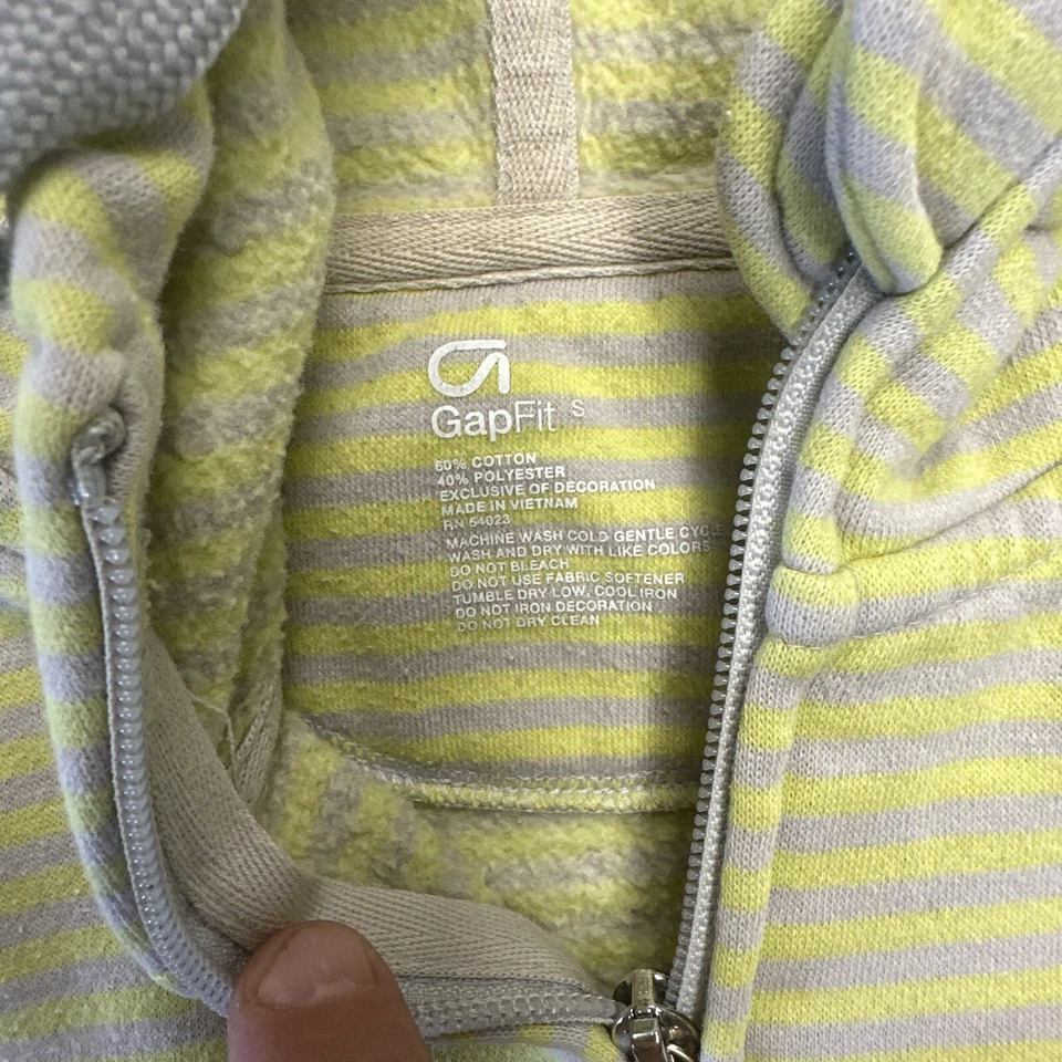 Sudadera con capucha GAP Fit para mujer talla pequeña gris verde cremallera completa con agujeros para el pulgar Foto 2 de 4