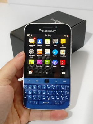 BlackBerry Classic Q20 16GB Factory UNLOCKED(4G) Keyboard Smartphone 90%