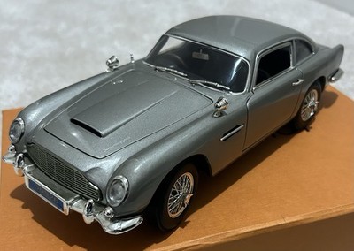 Joyride Studios 2004 Aston Martin Lagonda Die Cast Car