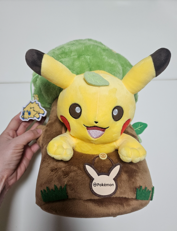 【韓国 Urban Forest 限定】ピカチュウぬいぐるみ Sealed] Pokemon 30th Anniversary Plush Pikachu Rowlet Forest Korea