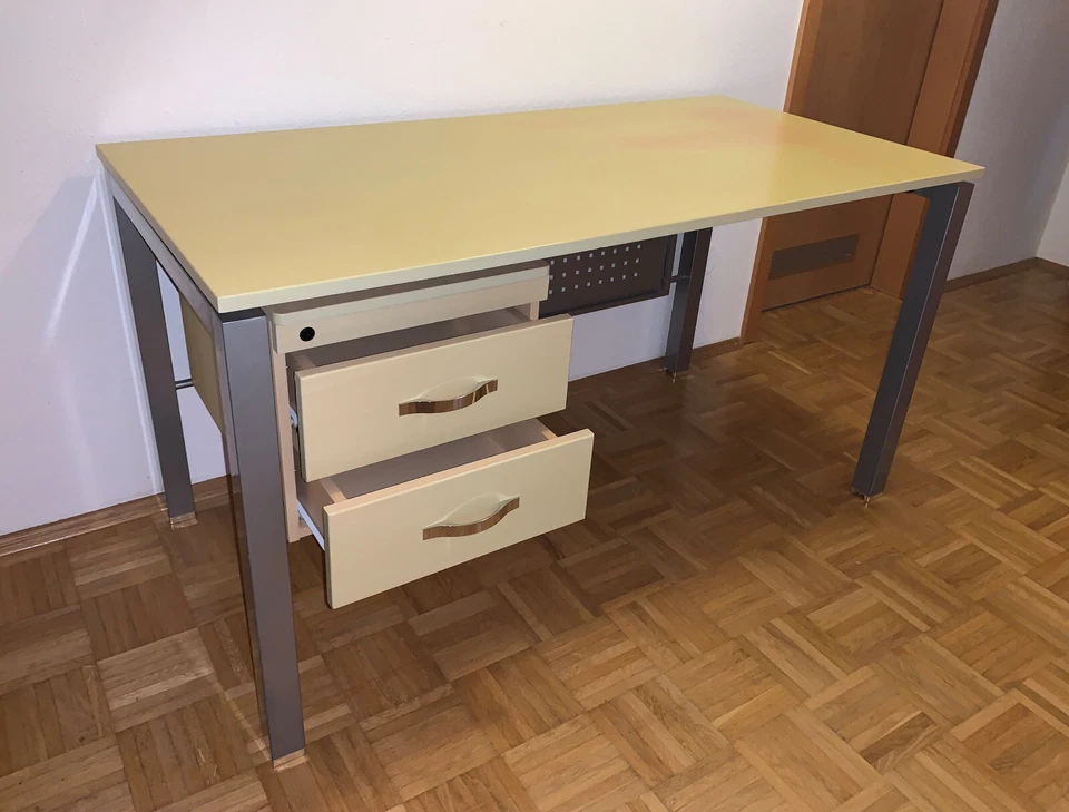 Großer und moderner Büro-Schreibtisch mit 1,4m Länge und 2 Schubladen