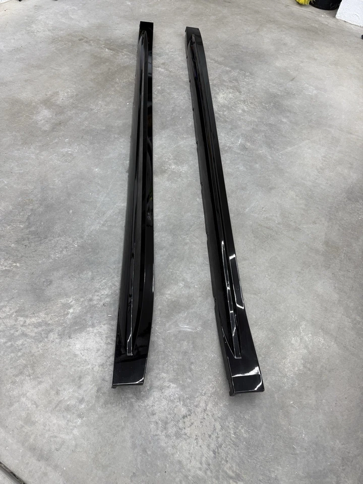 Faldón lateral de competición original 2021-2024 para BMW G82 G83 M4 negro brillante Foto 2 de 4