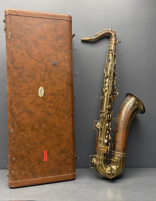 BUESCHER Aristocrat Saxophone Instrument w/ Case USA 296340 Low Pitch