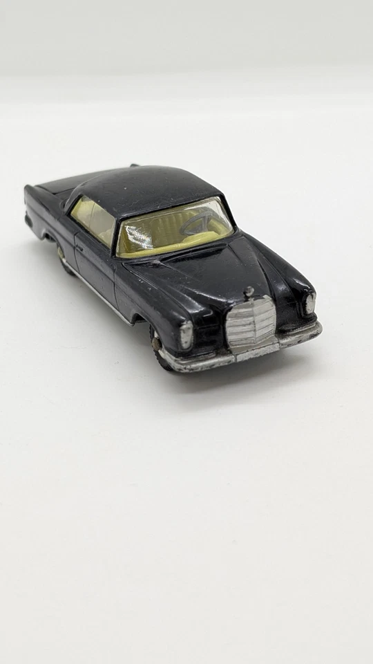 Corgi Toys Mercedes-Benz 220 SE coupe 1/43 nero - Immagine 2 di 4