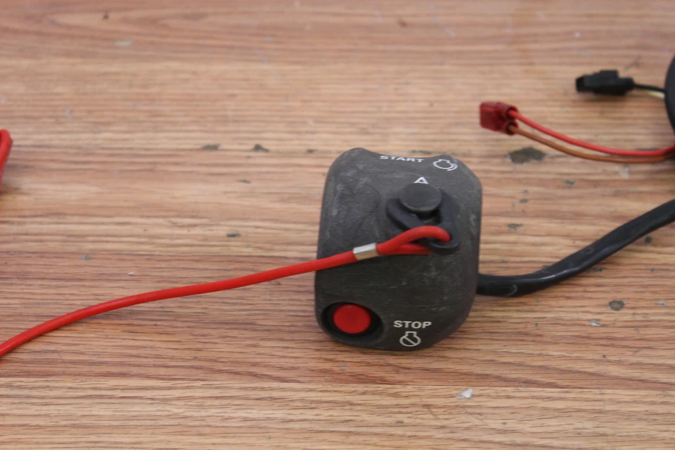 2003 YAMAHA WAVERUNNER XLT800 Left Handlebar Switch START/STOP/KILL - Image 2 of 4