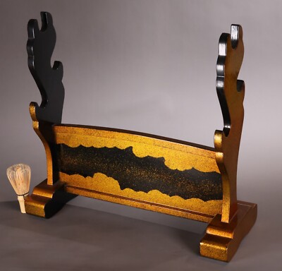 Holz-Katana-Ständer Für 3 Schwerter - Mit Gelbem Samt, 35,5x30x7 Cm, Stecksystem, Inkl. Ersatzstoff