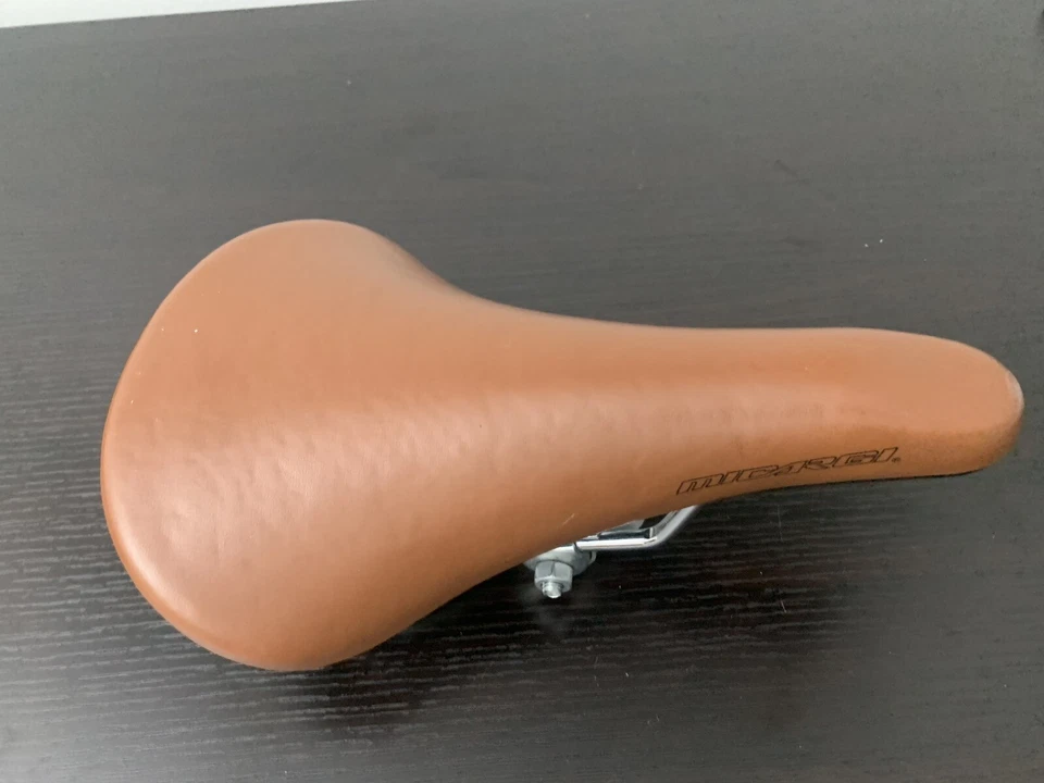 MICARGI NEGRO/PLATEADO BICICLETA ASIENTO SILLÍN APROX USADO EN EXCELENTE CONDICIÓN Muelles amortiguadores Foto 2 de 4