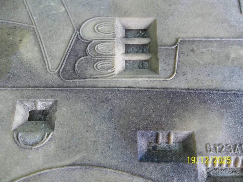 Vintage Necchi Sewing Machine Accessories Cams Attachment Feet Box Parts Genuine - Image 2 of 4