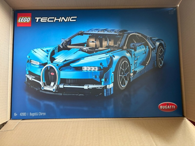 LEGO Technic 42083 Bugatti Chiron BNIFSB Building Kit Retired New Sealed
