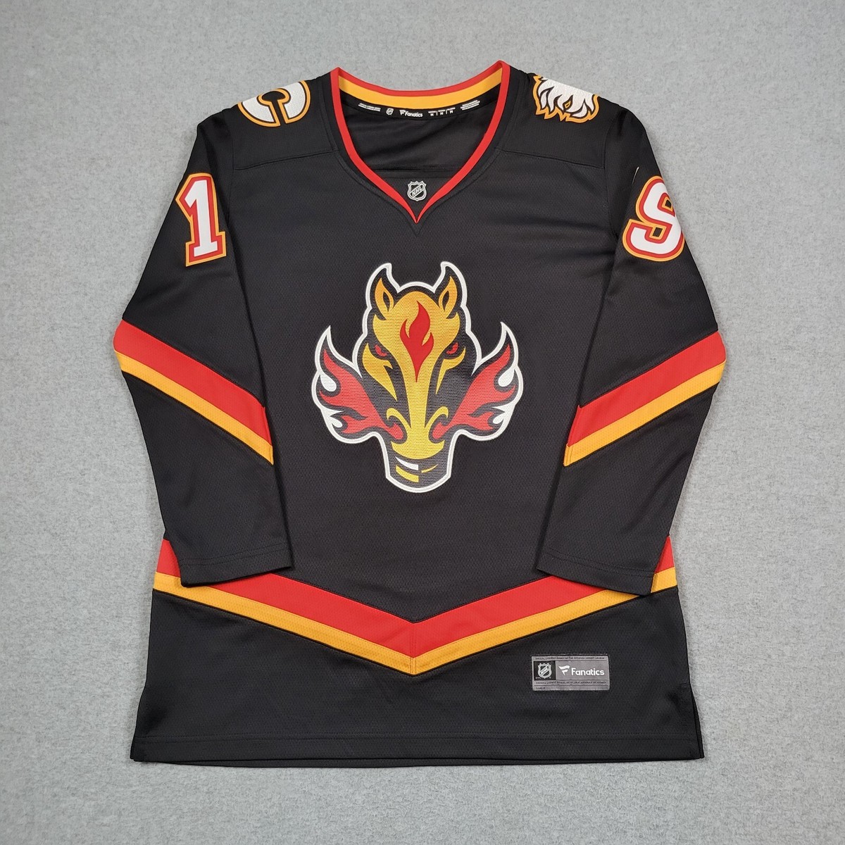 Matthew Tkachuk Calgary Flames Jersey Women Medium Fanatics Blasty Horse  Head