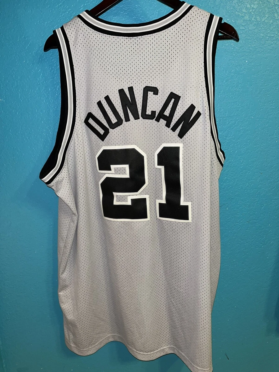 Nike Retro San Antonio Spurs Jersey for Sale in San Antonio, TX