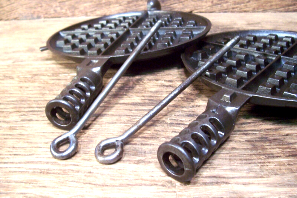 VINTAGE GRISWOLD BIG BLOCK AMERICAN 8 CAST IRON WAFFLE MAKER PADDLES