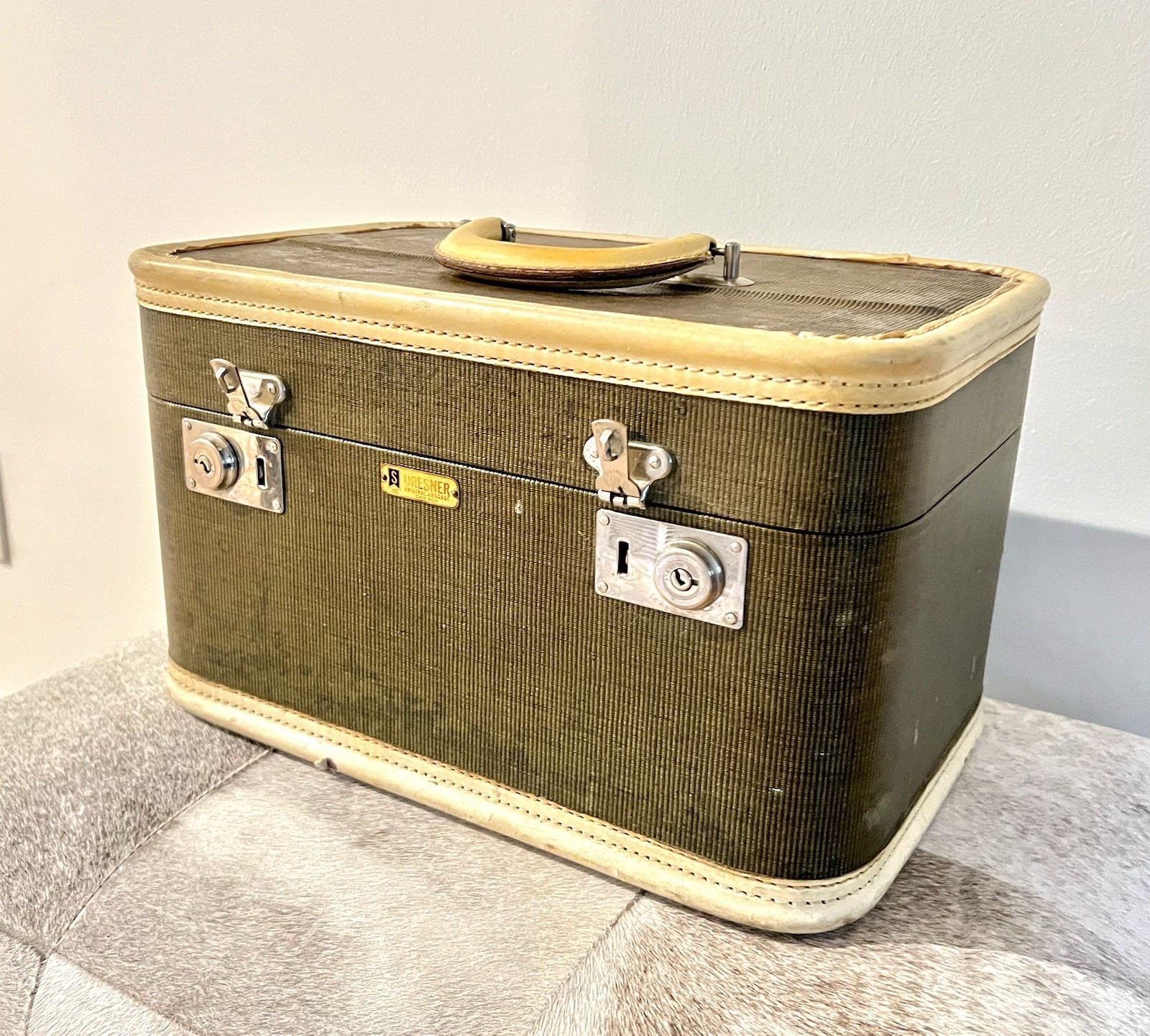 Vintage 1950s Dresner Train Case Olive Green Chicago Luggage w Mirror