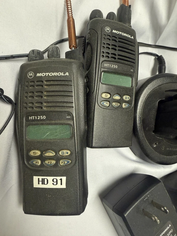 Radios bidireccionales Motorola HT1250 (4) + accesorios 2 de 4 probados y encendidos Foto 2 de 4