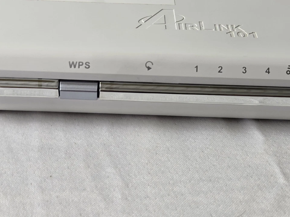 Router inalámbrico Airlink 101 AR670W 300 Mbps 802.11n LAN/Firewall de 4 puertos Foto 3 de 4