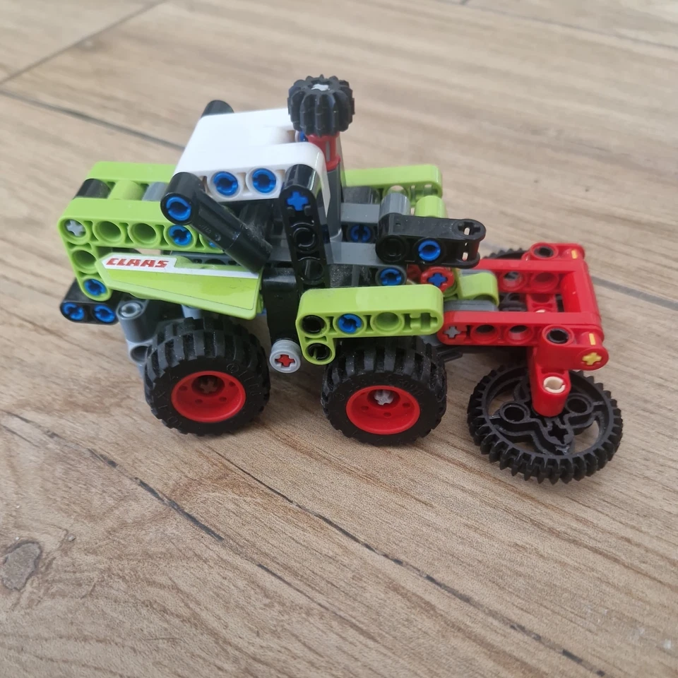 LEGO Technic 42102 Mini CLAAS XERION, foto 1 di 3