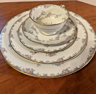 Noritake 5924 ''Windsor'' China 5-Piece Place Setting Excellent